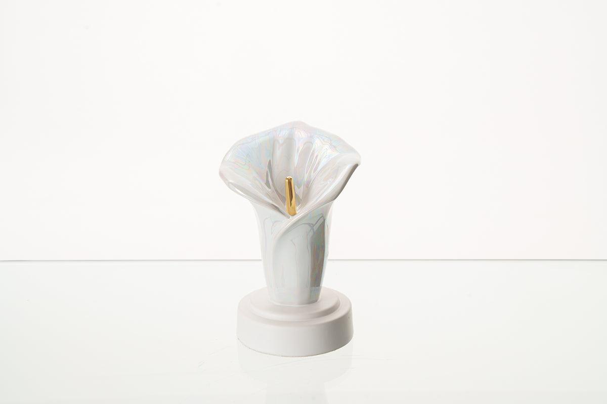 Calla-Lilien-Andenkenurne – Perlweiß | Keramik