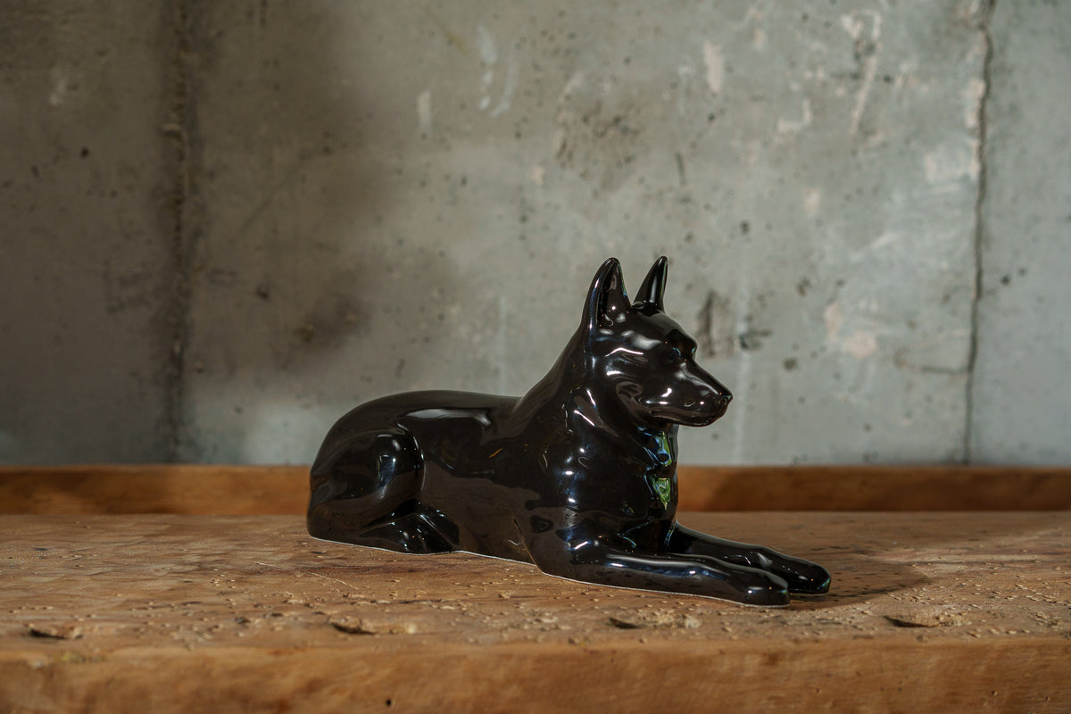 Deutschen Schäferhund Urne – Schwarz | Keramikurne für Haustiere