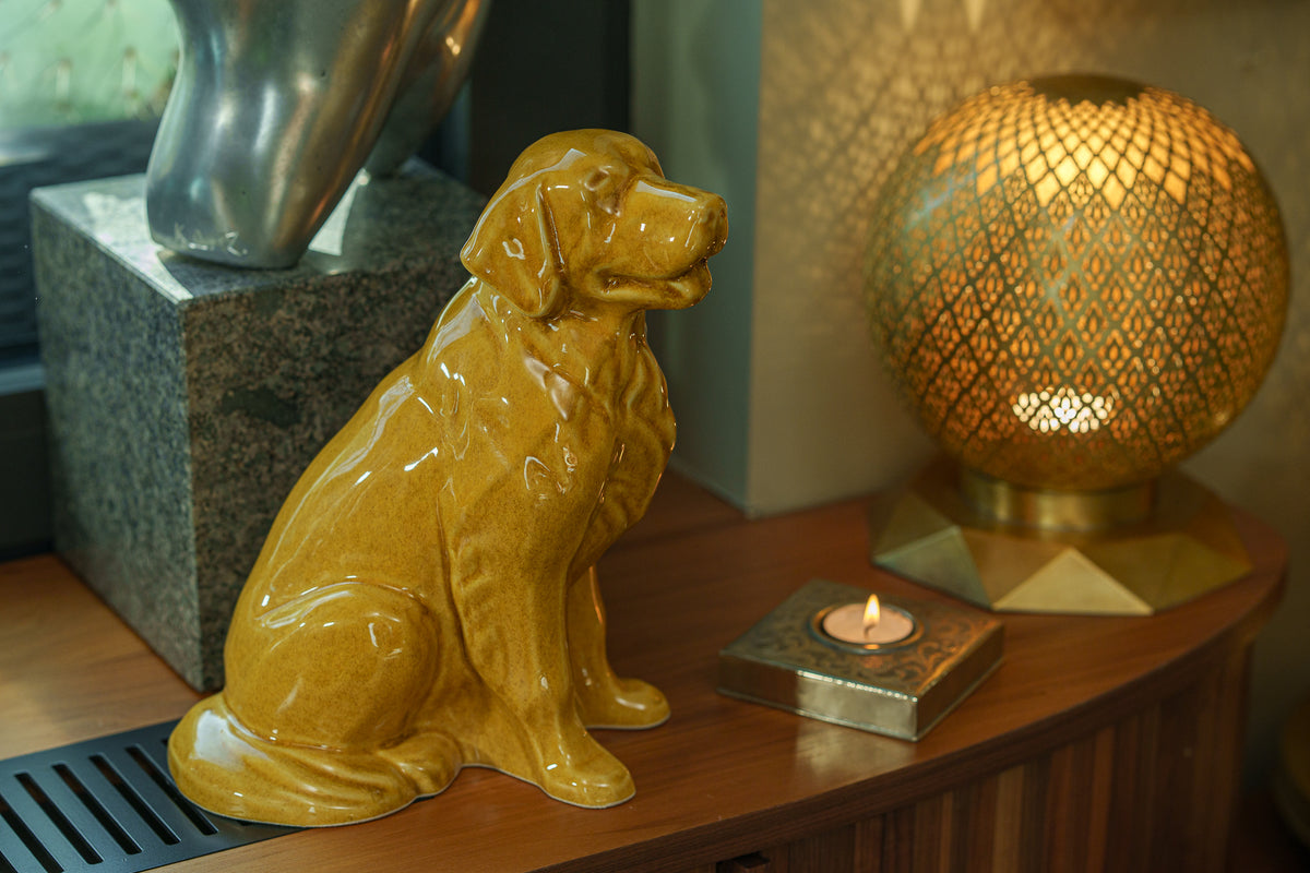 Golden Retriever Urne – Gelb | Keramikurne für Haustiere