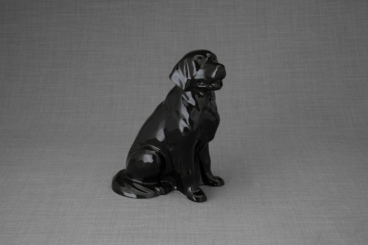 Golden Retriever Urne – Schwarz | Keramikurne für Haustiere