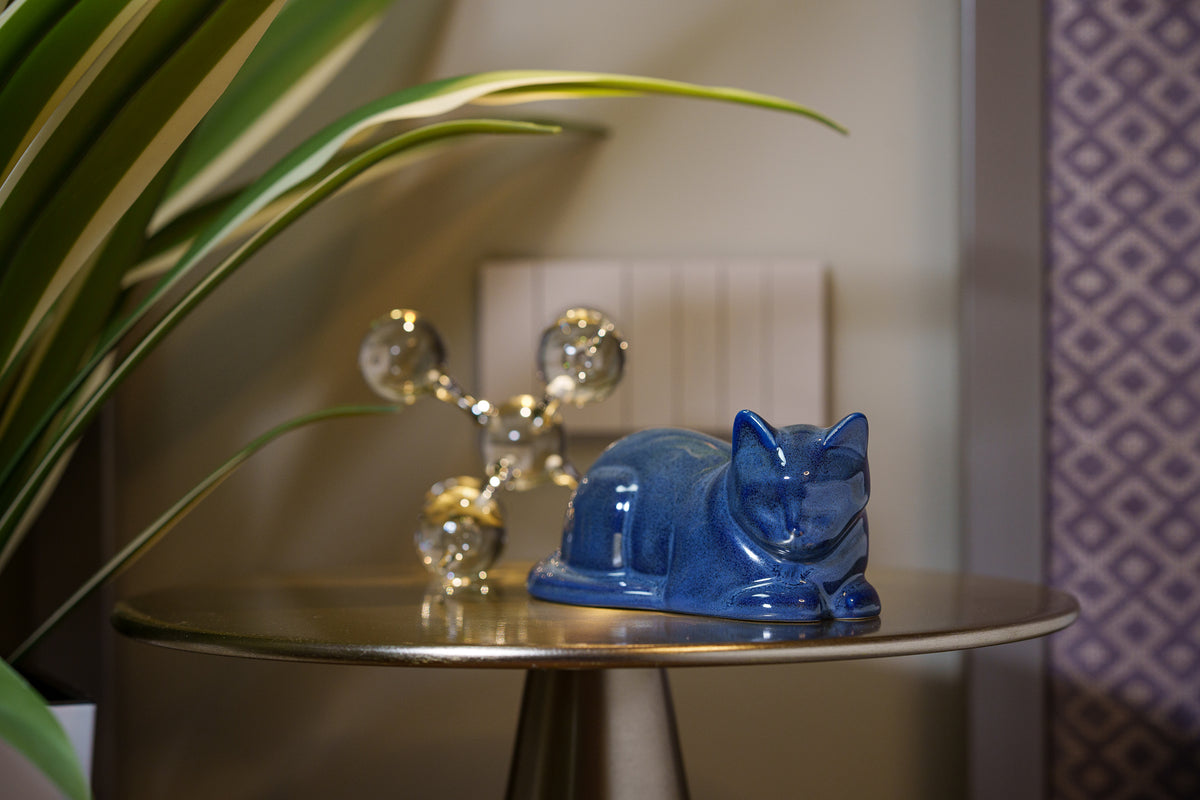 Mini Liegende Katzenurne - Blau Meliert | Keramik | Handgemacht