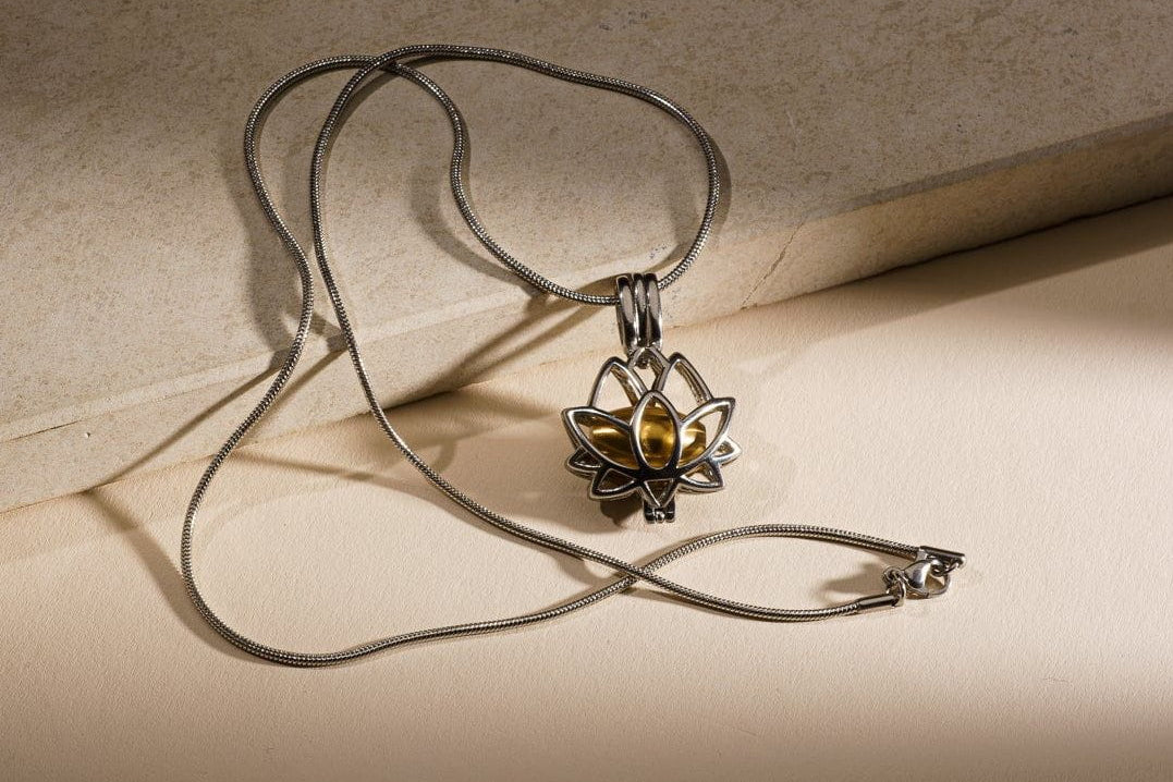 Einäscherungshalskette – Blüte | Edelstahl | Gedenkschmuck