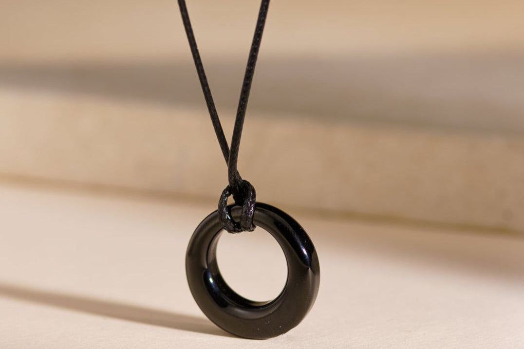Einäscherungshalskette – Für immer | Edelstahl | Gedenkschmuck | Schwarz