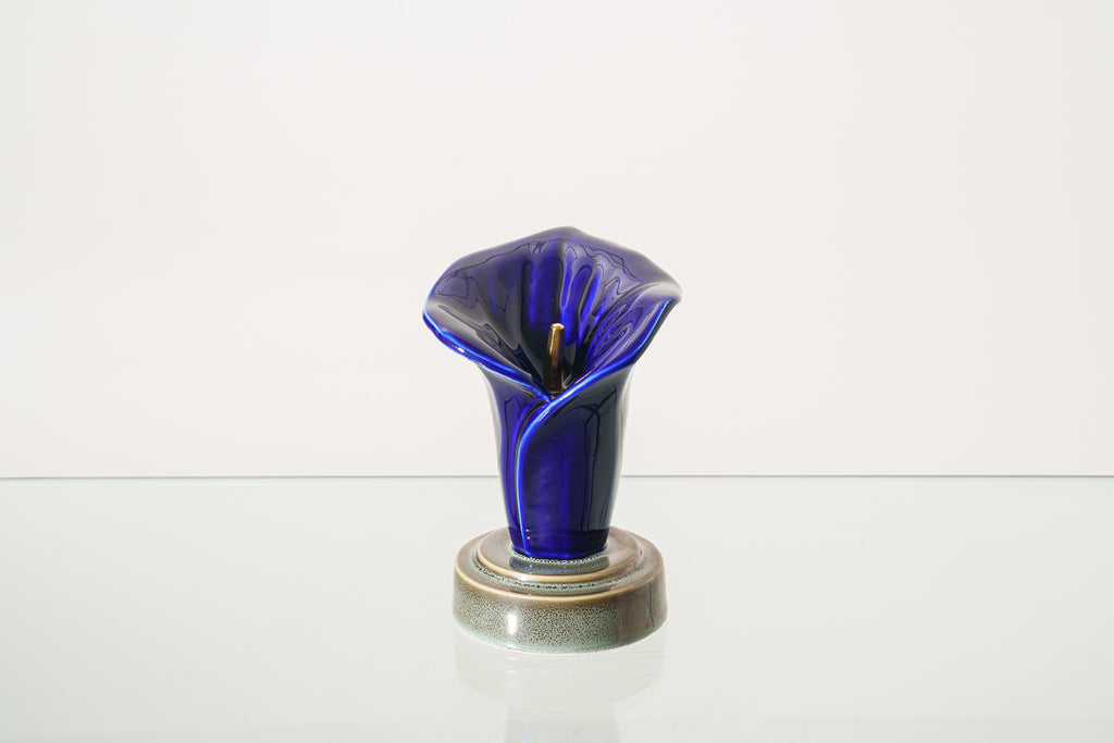 Calla-Lilien-Andenkenurne - Blaue Nacht | Keramik