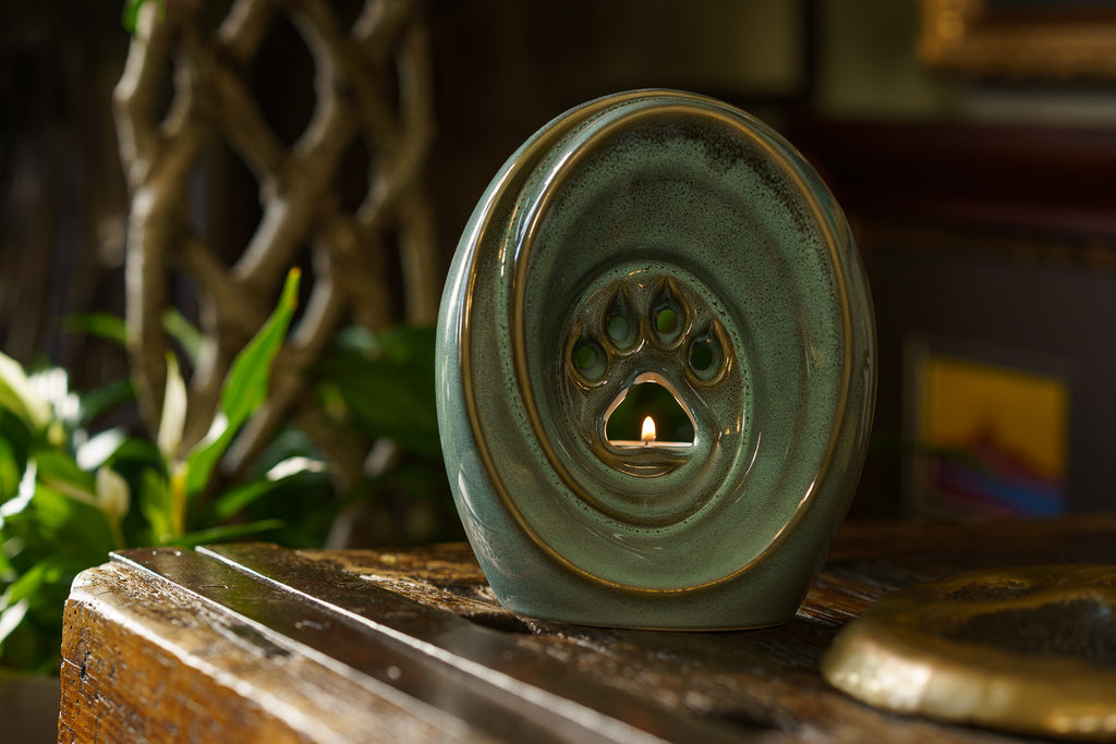 Pfote mit Teelicht - Haustier Urne - Ölig Grün Melange | Keramik | Handgemacht
