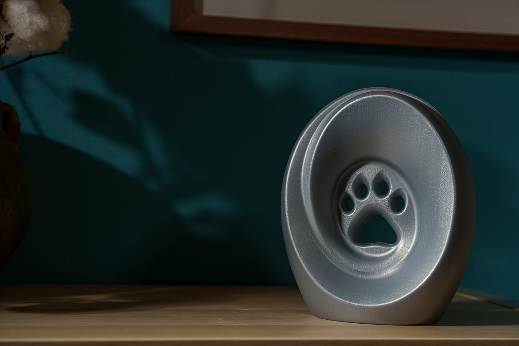 Einascherungsurne fur Asche Erinnerungsurne mit Pfotenabdruck Hundeurne Katzenurne Tiererinnerung Farbe Grau 