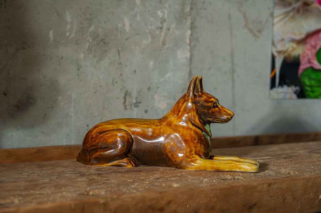 Deutschen Schäferhund Urne – Rostbraun | Keramikurne für Haustiere