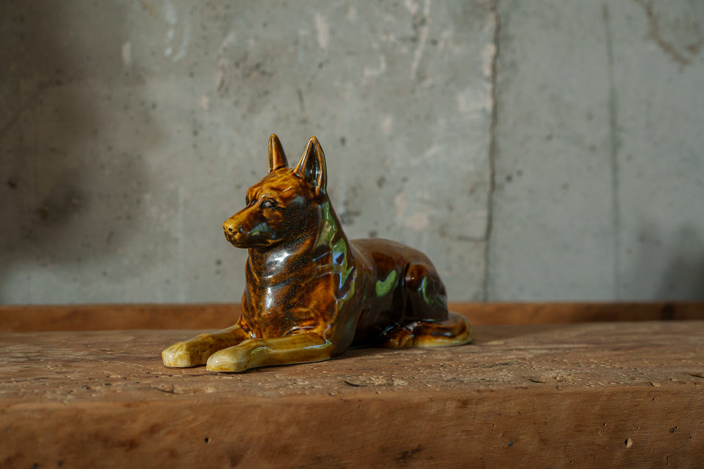 Deutschen Schäferhund Urne – Rostbraun | Keramikurne für Haustiere