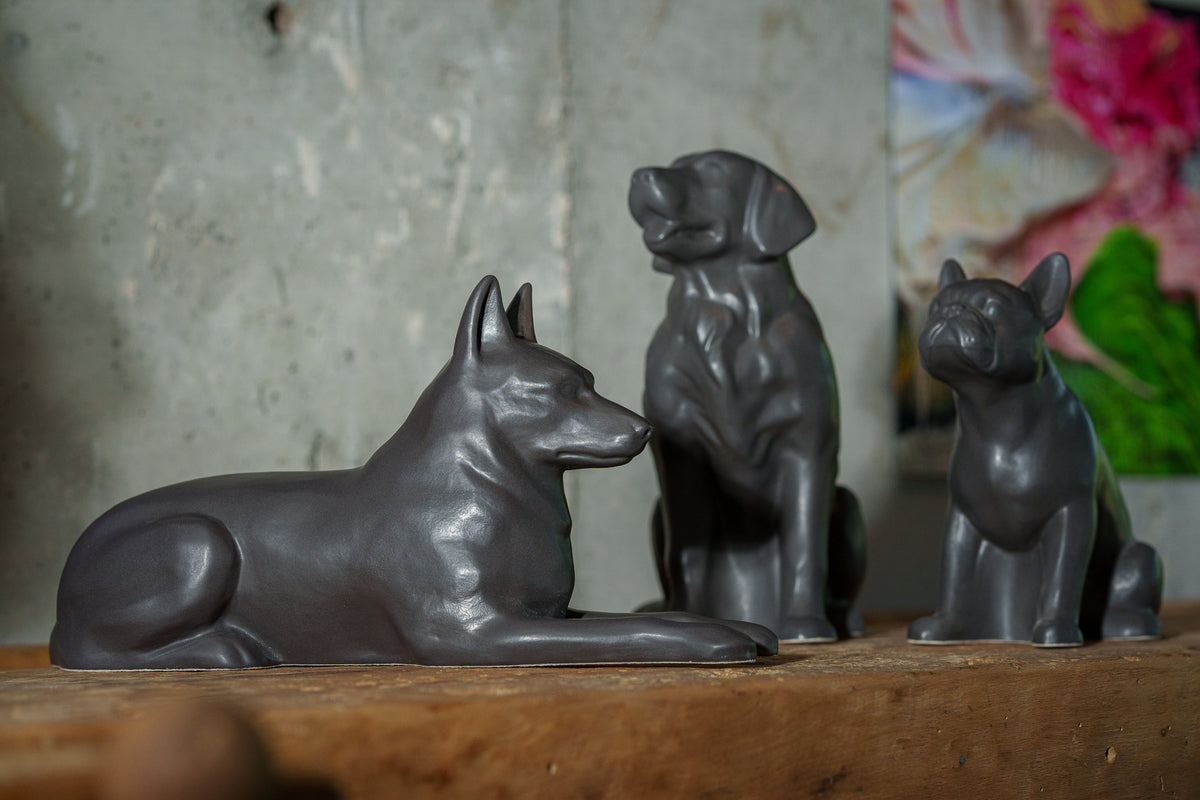 Deutschen Schäferhund Urne – Grau Matt | Keramikurne für Haustiere