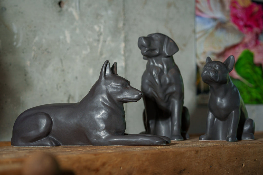 Deutschen Schäferhund Urne – Grau Matt | Keramikurne für Haustiere