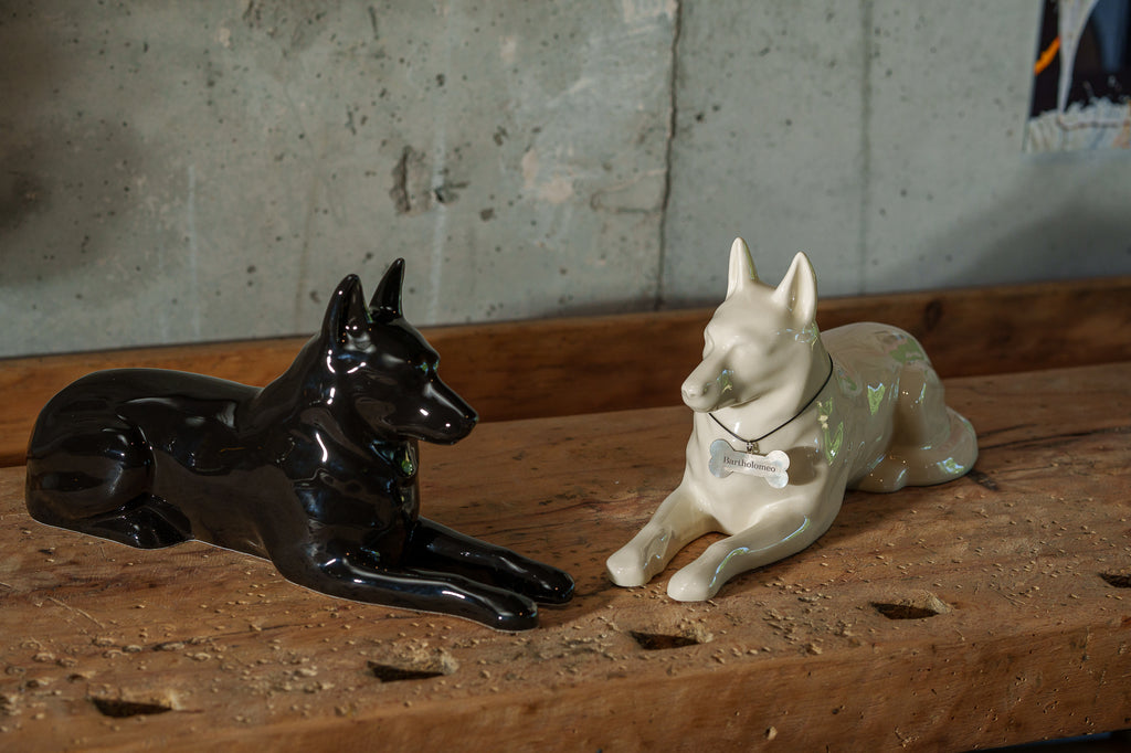 Deutschen Schäferhund Urne – Rostbraun | Keramikurne für Haustiere