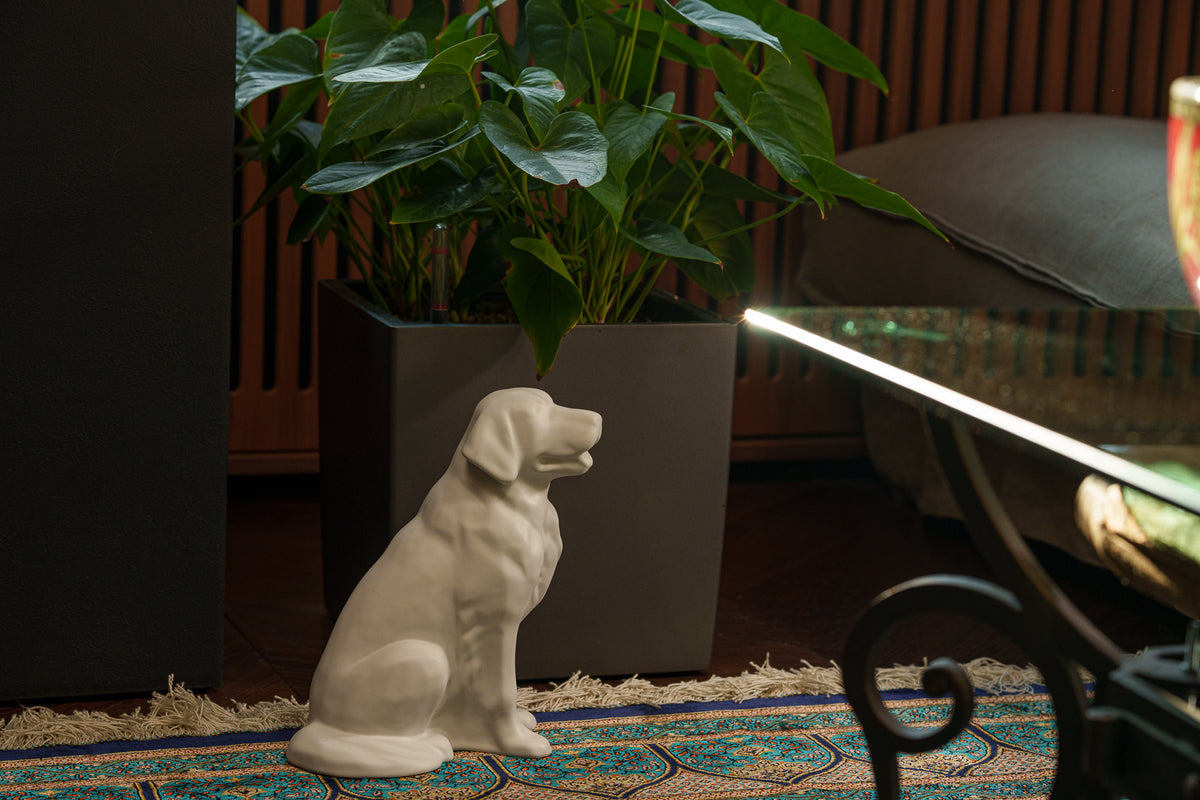 Golden Retriever Urne – Weiß Matt | Keramikurne für Haustiere