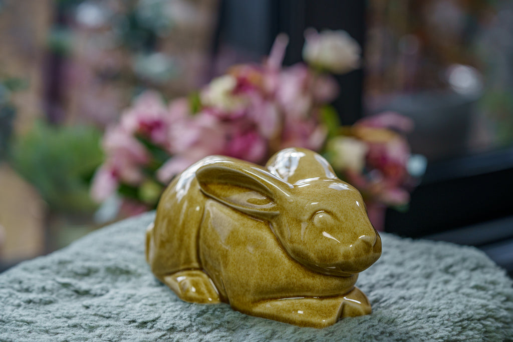 Kaninchen Urne für Asche - Dunkler Sand | Keramik Hasen Urne