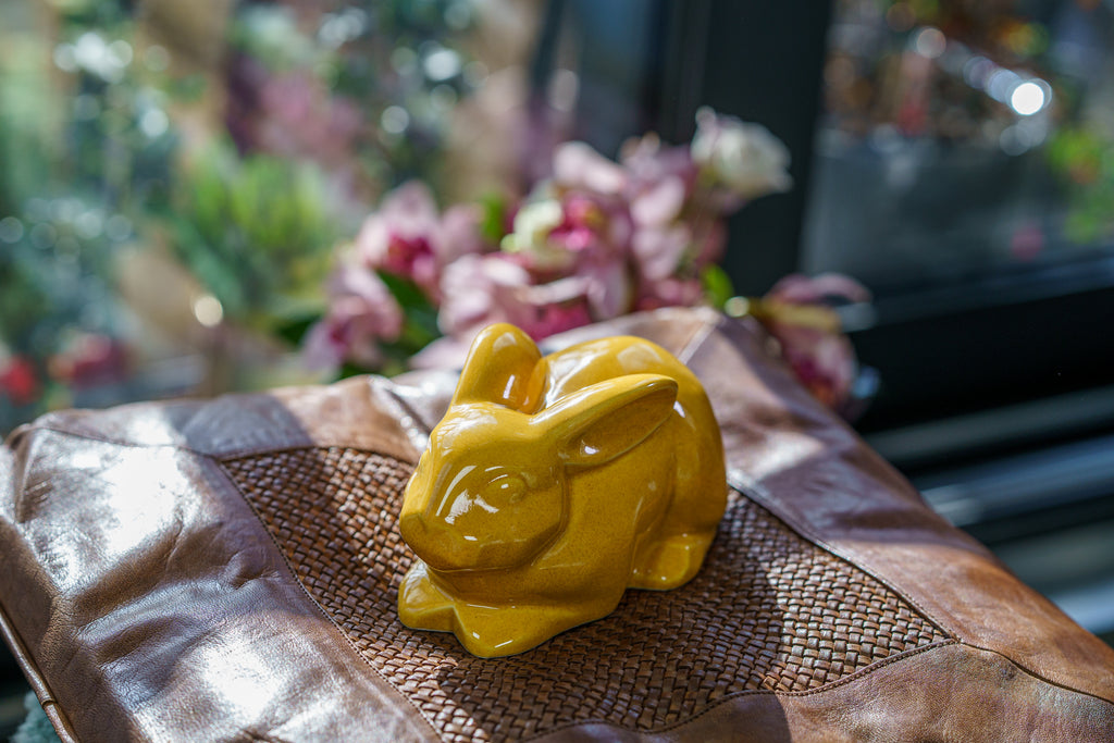 Kaninchen Urne für Asche - Gelb | Keramik Hasen Urne