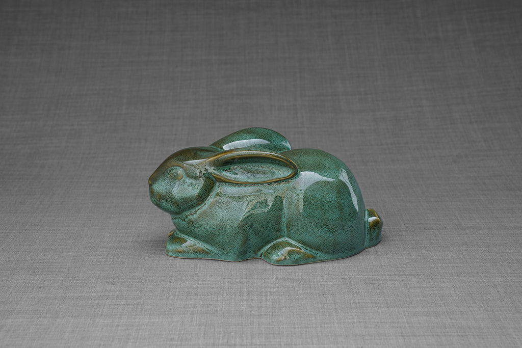 Kaninchen Urne für Asche - Ölig Grün Melange | Keramik Hasen Urne