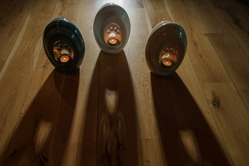 Große Pfote mit Teelicht - Haustier Urne für Asche - Keramik | Handgemacht