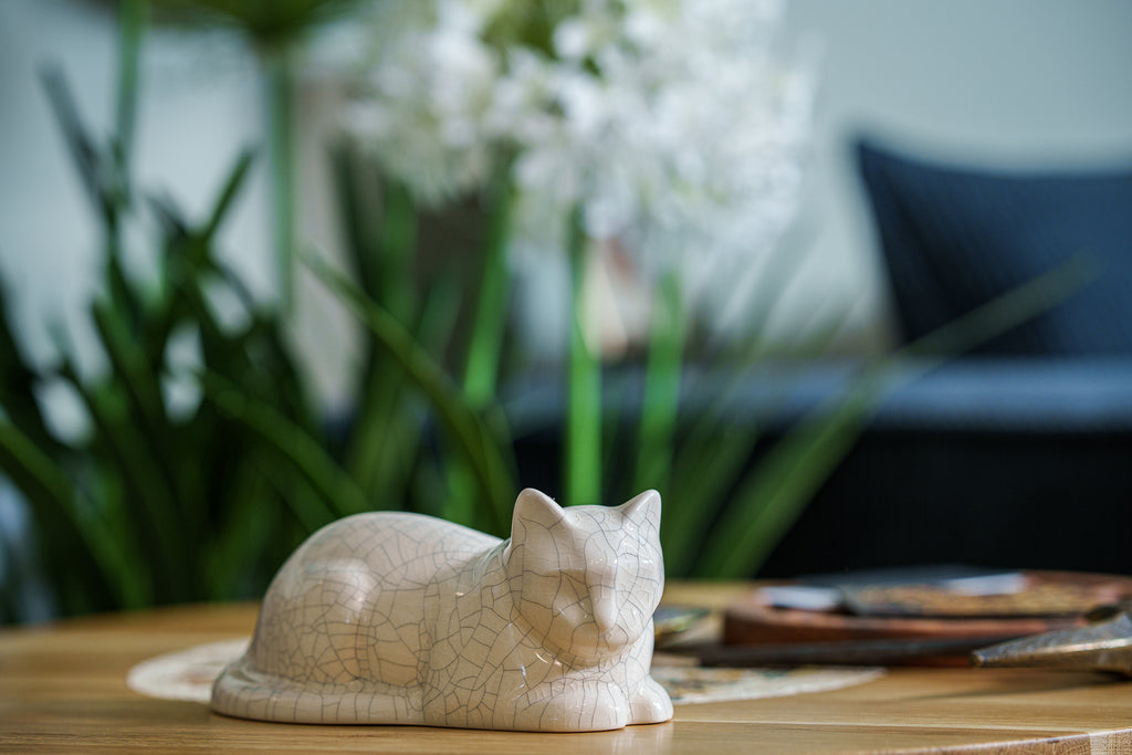 Mini Liegende Katzenurne - Craquelé Keramik Handgemacht