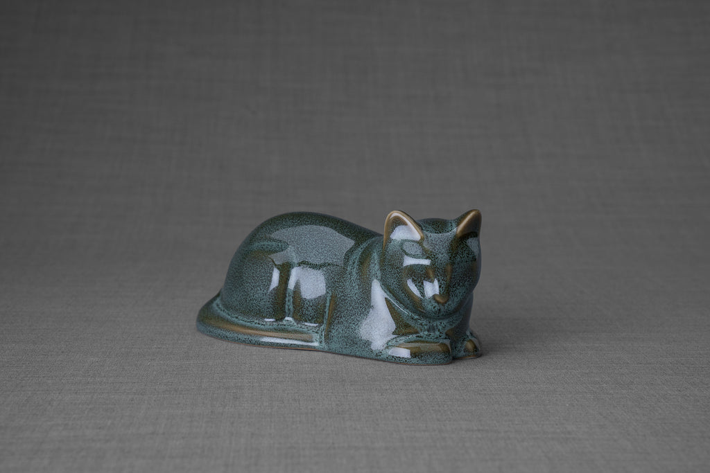 Mini Liegende Katzenurne - Ölig Grün Meliert | Keramik | Handgemacht