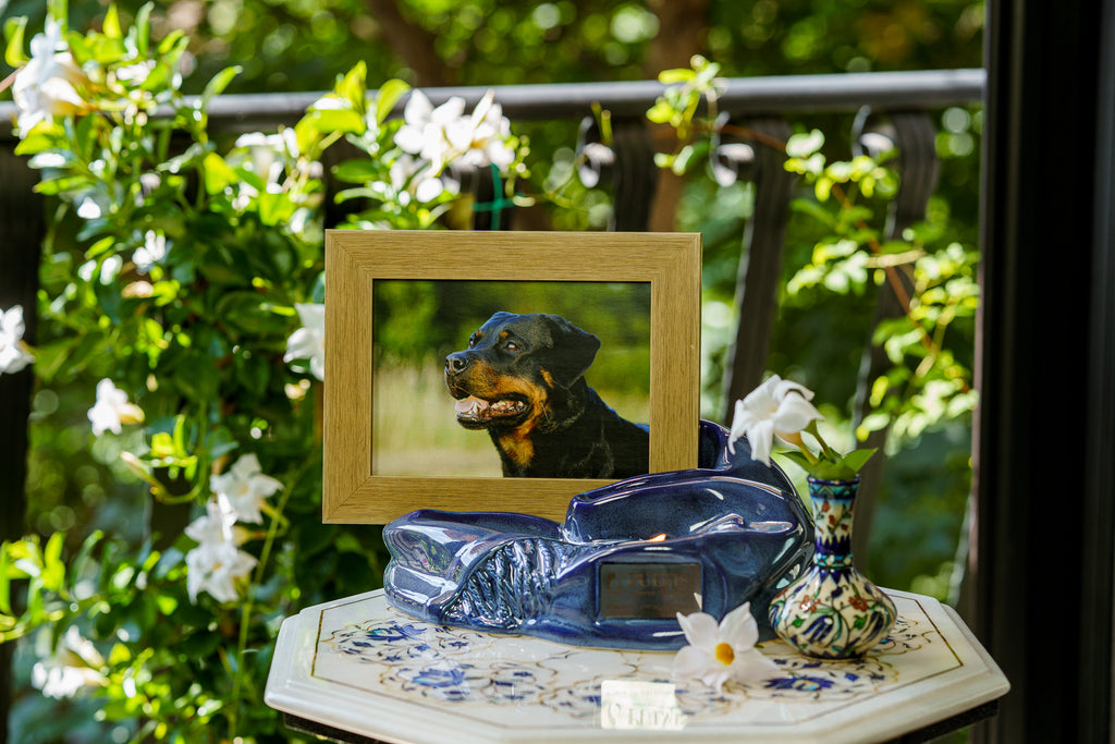 Urne „Cozy“ – Blaue Melange | Urne mit Bilderrahmen aus Keramik