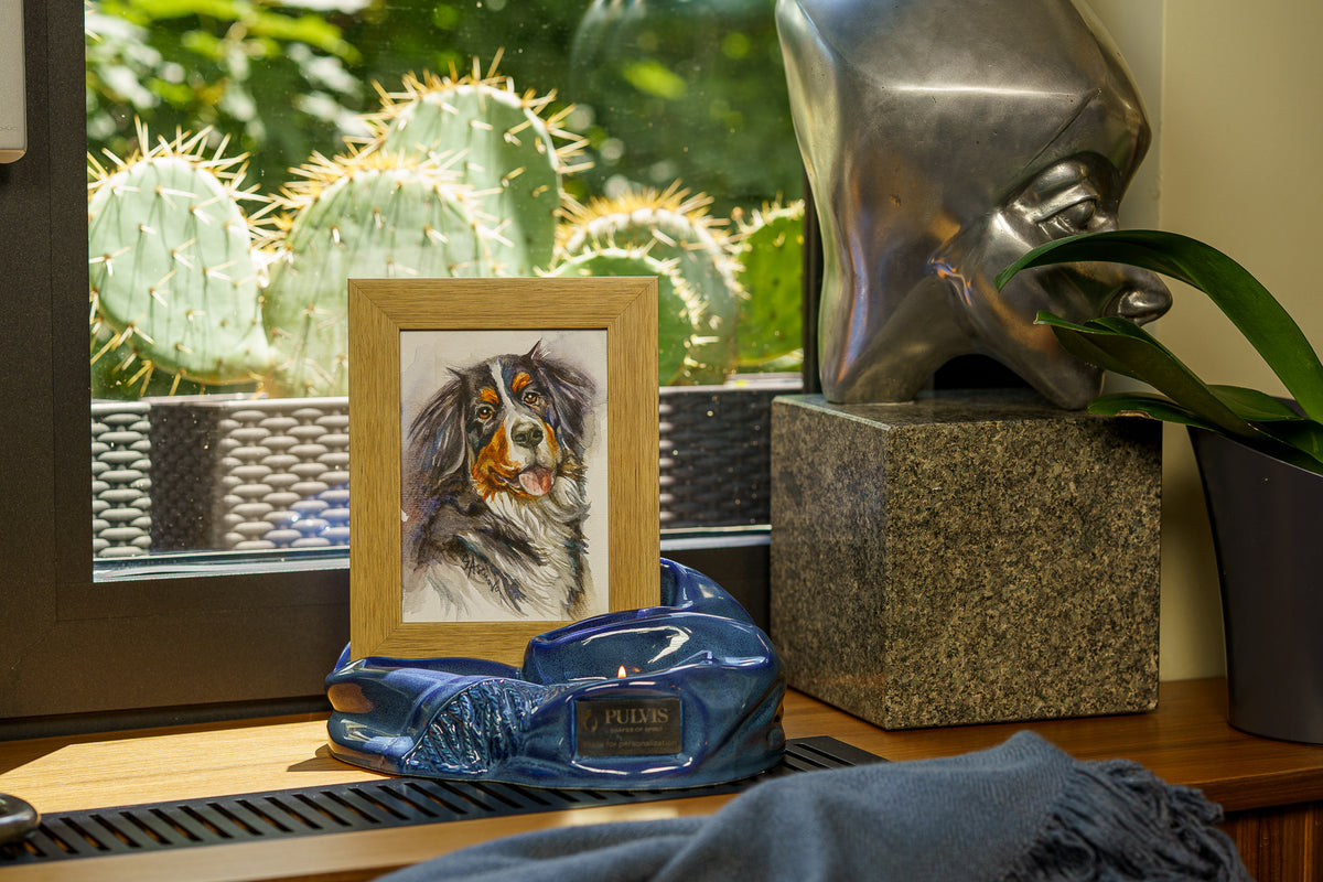Urne „Cozy“ – Blaue Melange | Urne mit Bilderrahmen aus Keramik