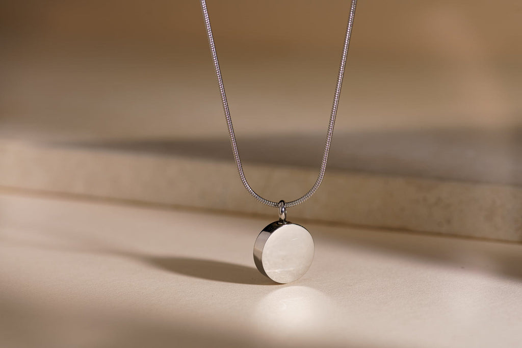 Haustier-Einäscherung Halskette – Pfote | Edelstahl | Gedenkschmuck | Silberoptik